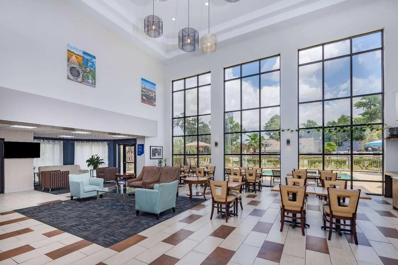 Days Inn & Suites By Wyndham Savannah Midtown