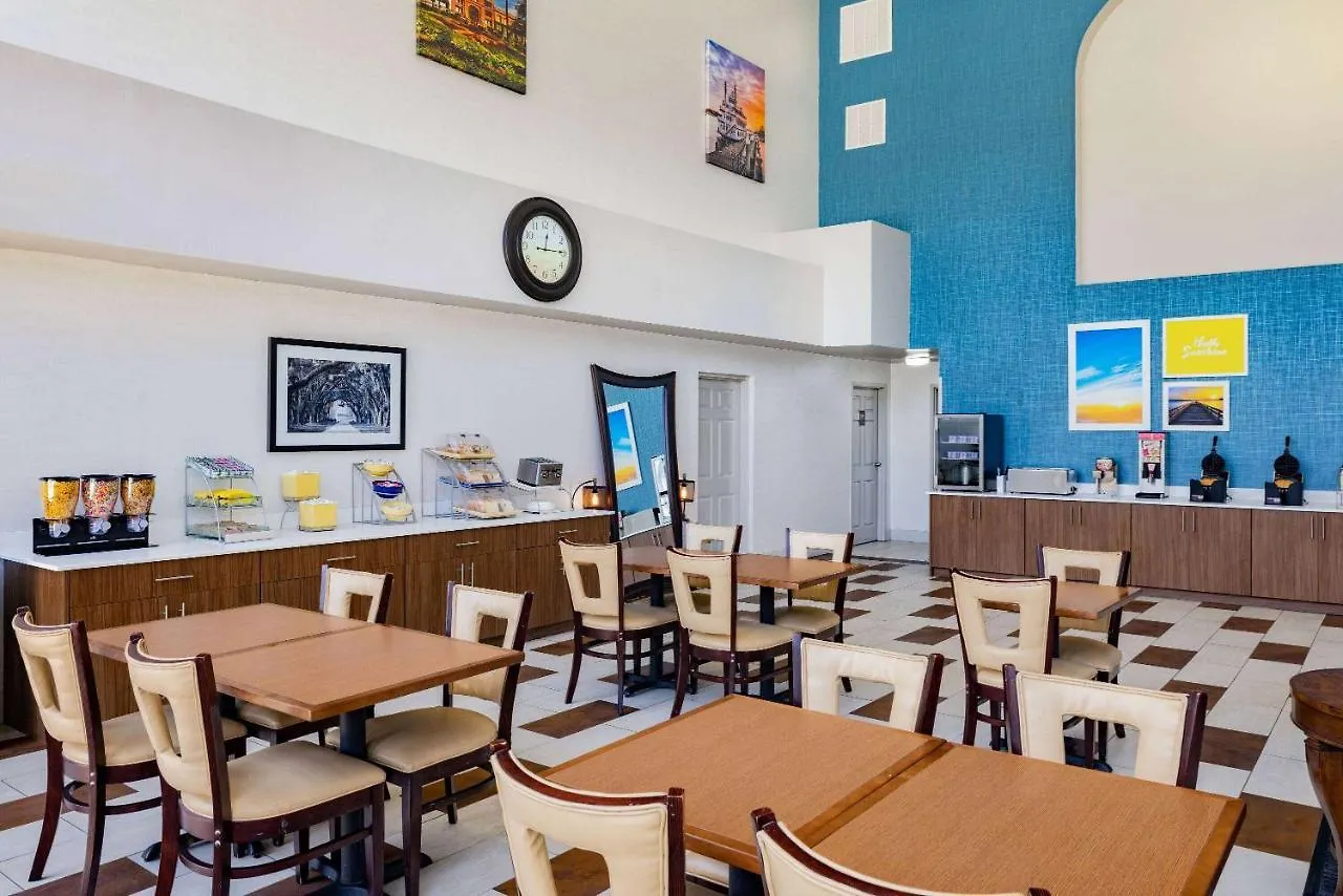 Days Inn & Suites By Wyndham Savannah Midtown