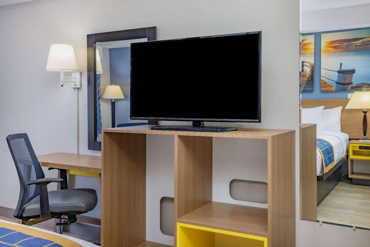 Motel Days Inn & Suites By Wyndham Savannah Midtown