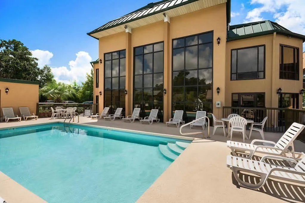 Days Inn & Suites By Wyndham Savannah Midtown Motel