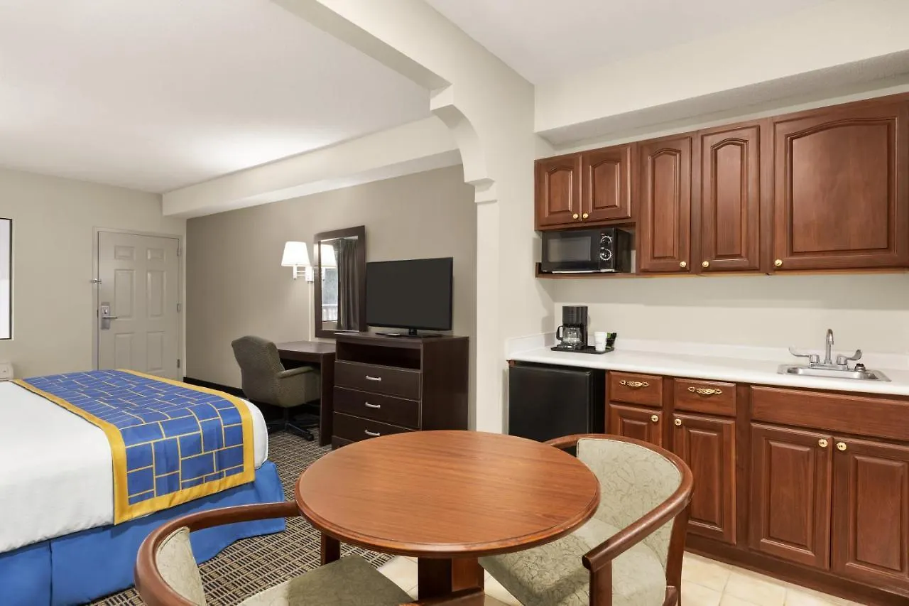 Motel Days Inn & Suites By Wyndham Savannah Midtown