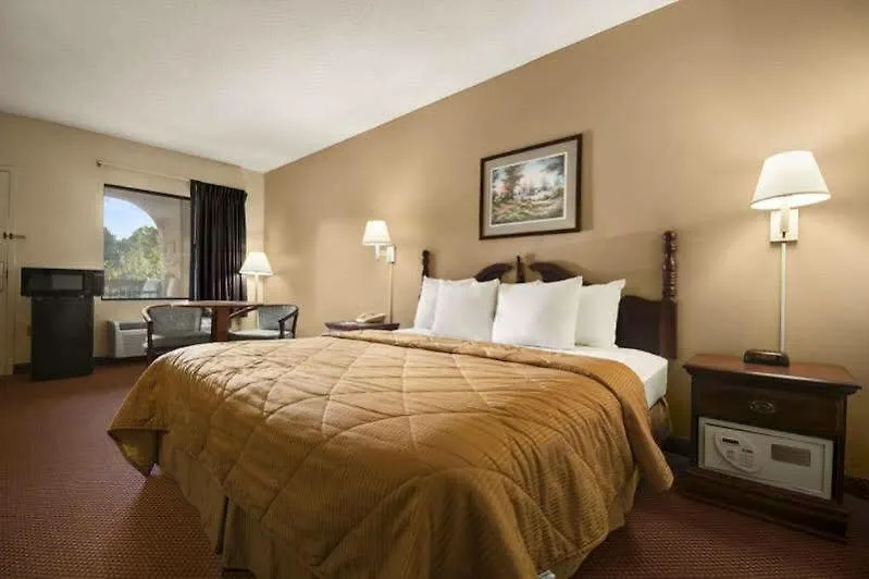 ** Motel Days Inn & Suites By Wyndham Savannah Midtown Estados Unidos