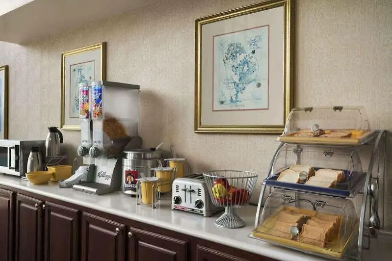 Days Inn & Suites By Wyndham Savannah Midtown