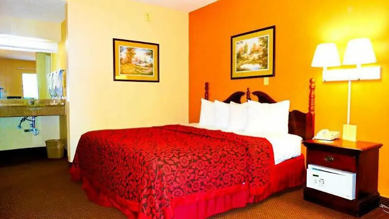 Days Inn & Suites By Wyndham Savannah Midtown Motel