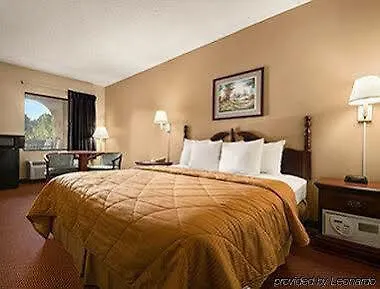 Days Inn & Suites By Wyndham Savannah Midtown Motel